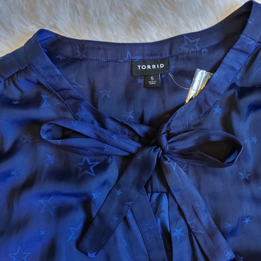 Torrid || Star Print Blouse with Tie Detail, Size 5/5X/28, Blue